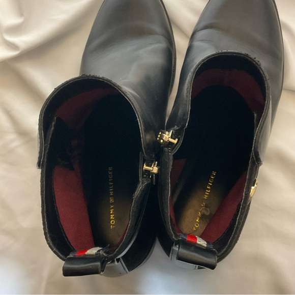 Tommy Hilfiger BootsWomens 8.5M Black Leather Side Zip Quilted Ankle Booties - Picture 4 of 7